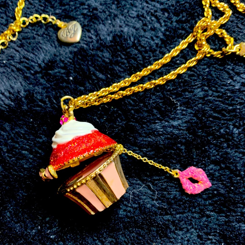 Betsy Johnson necklace